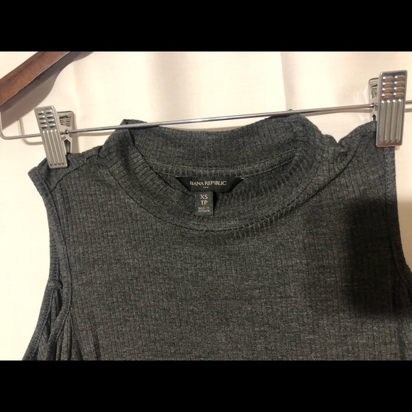Banana Republic cold shoulder long sleeve - Picture 2 of 3